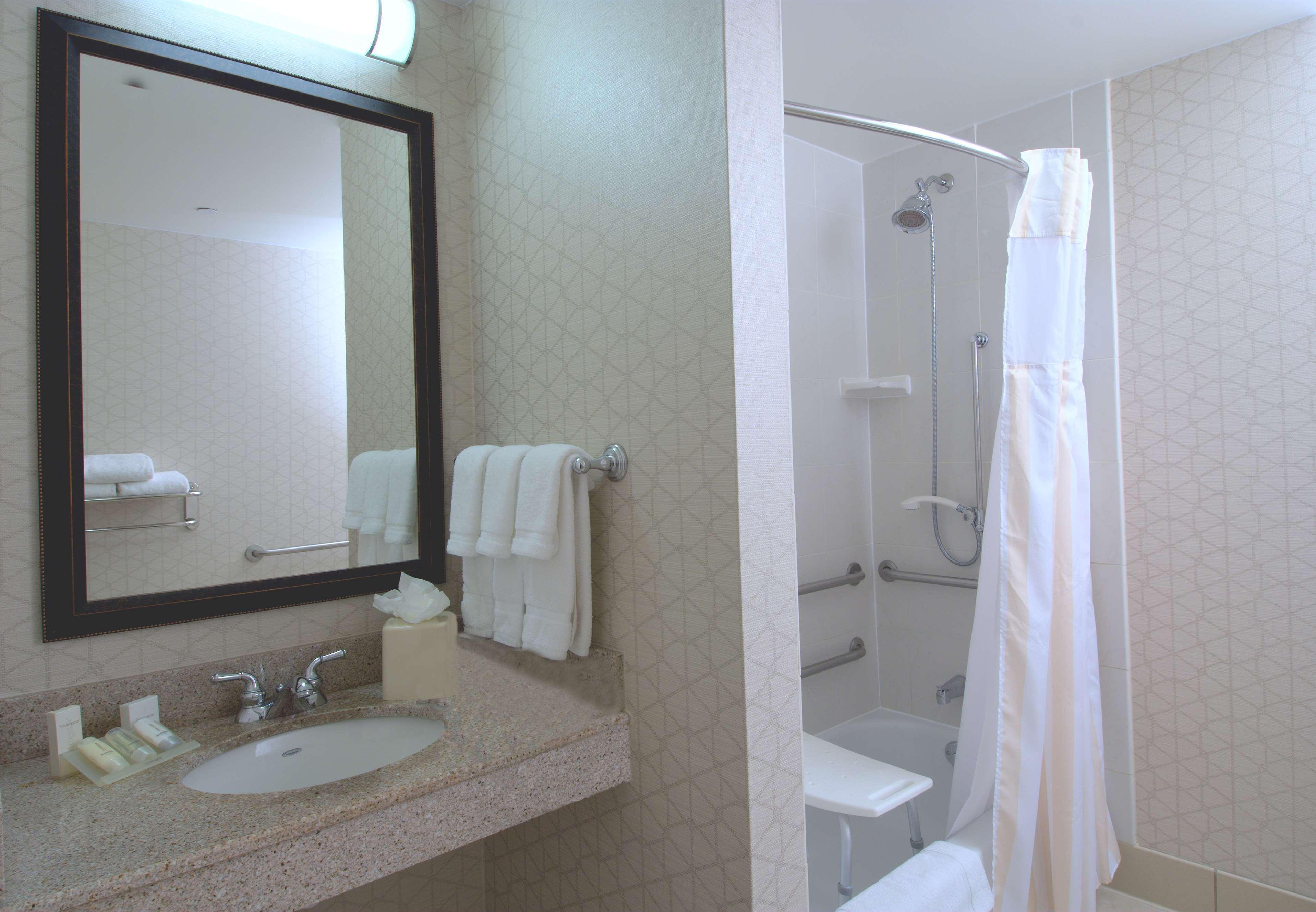 Hilton Garden Inn Рокфорд Экстерьер фото
