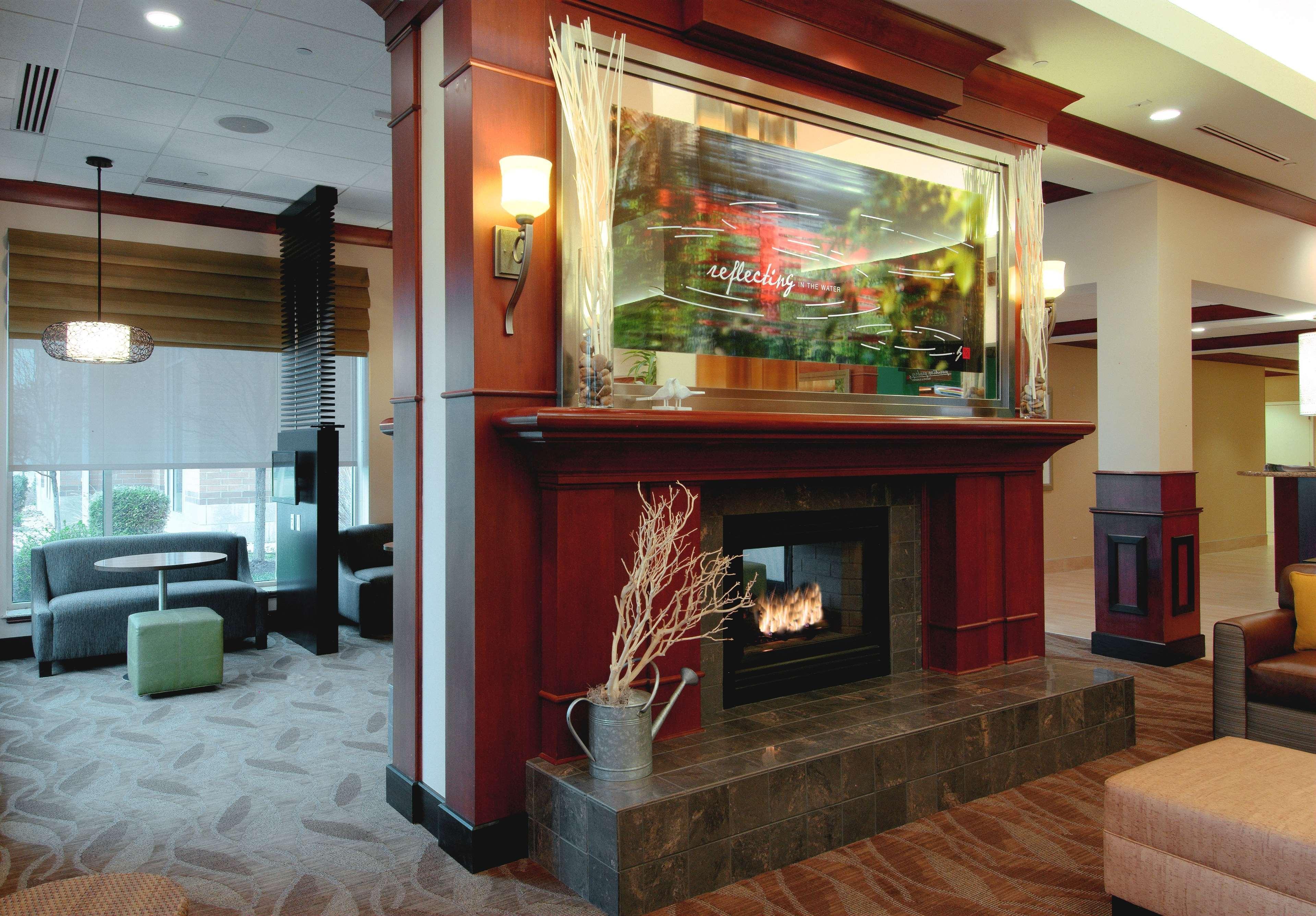 Hilton Garden Inn Рокфорд Экстерьер фото