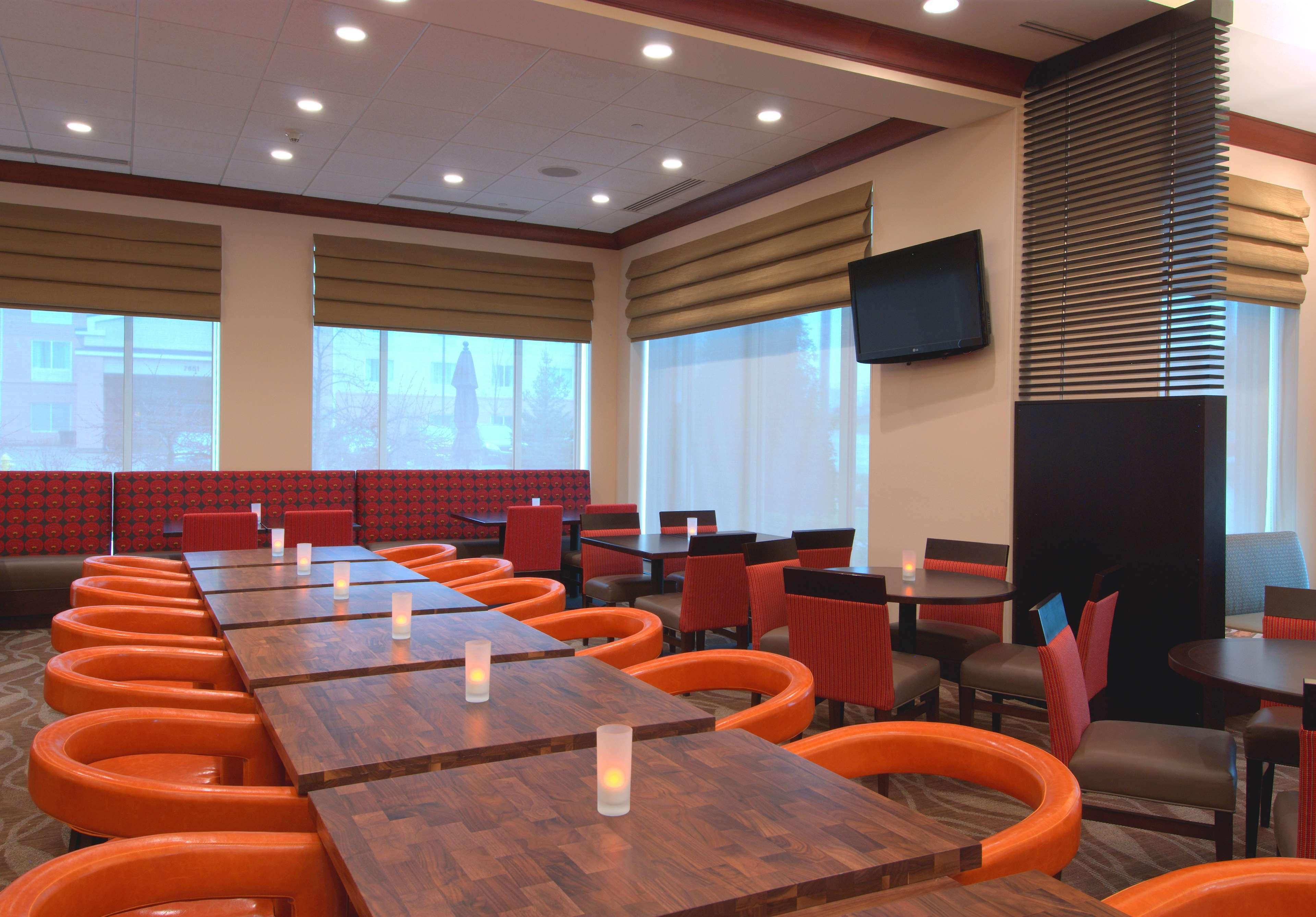 Hilton Garden Inn Рокфорд Экстерьер фото