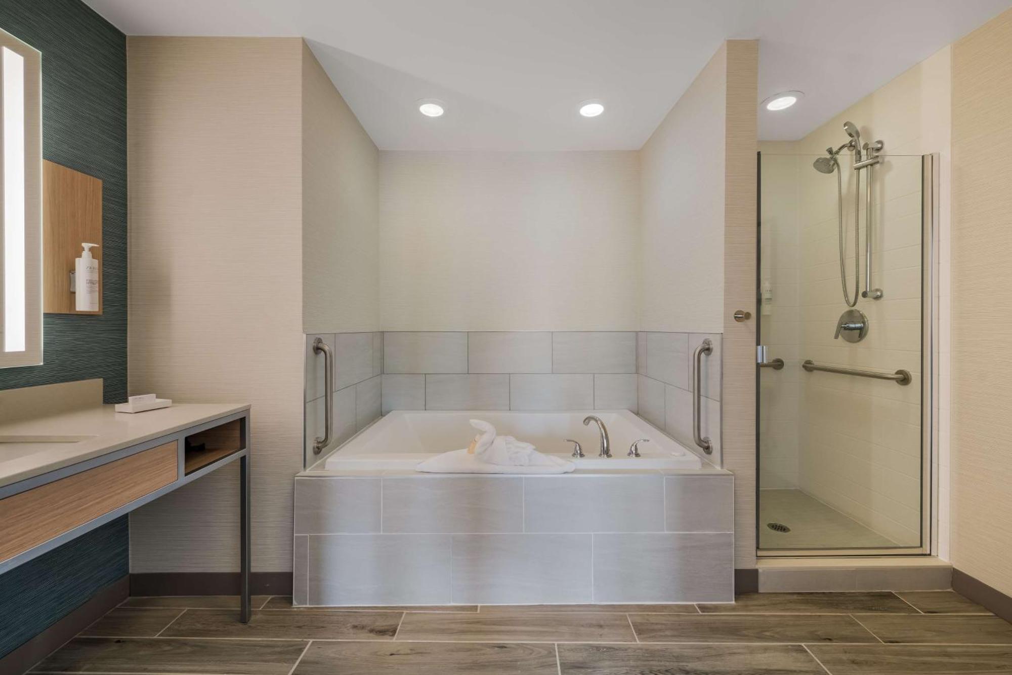 Hilton Garden Inn Рокфорд Экстерьер фото