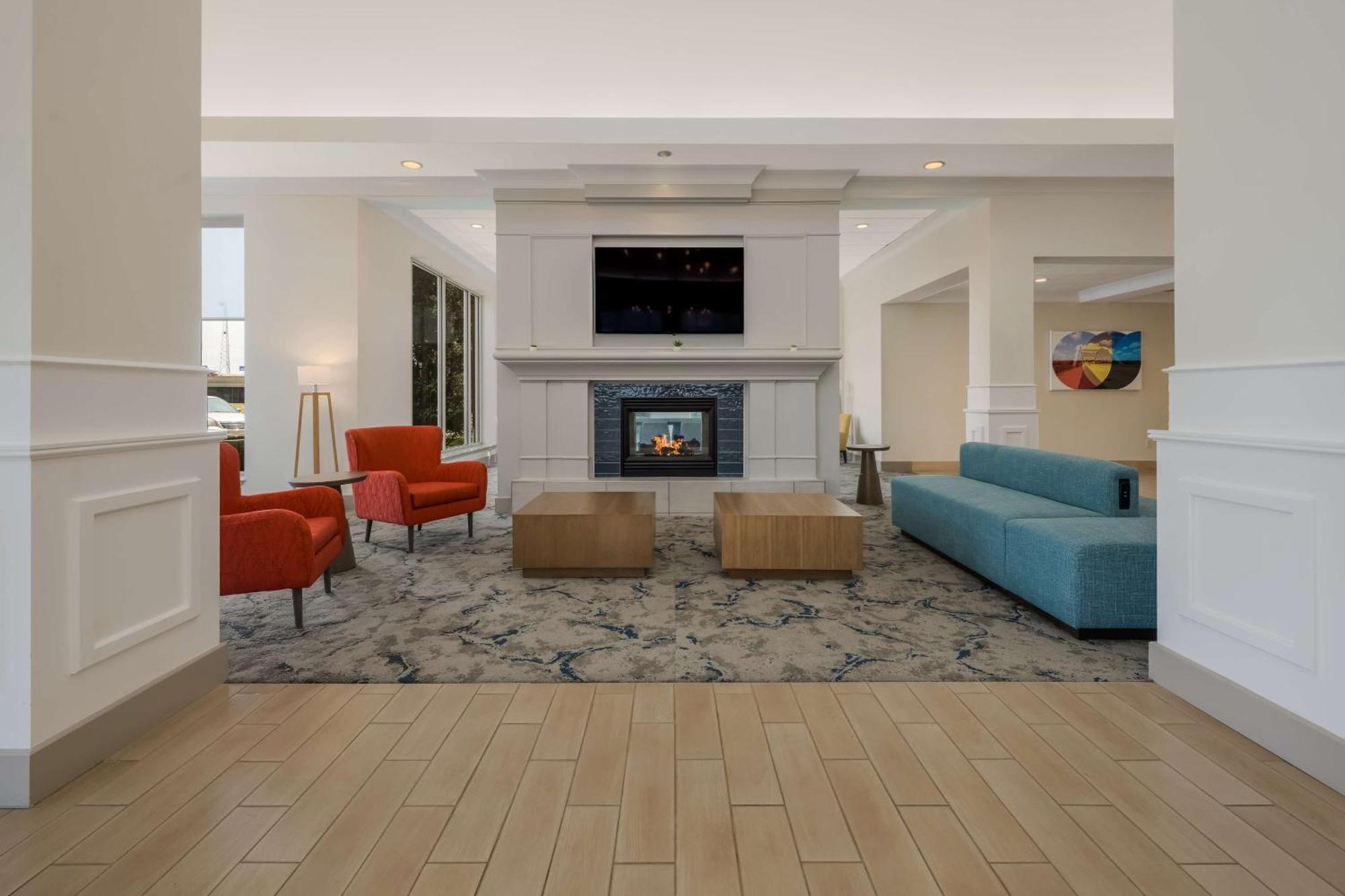 Hilton Garden Inn Рокфорд Экстерьер фото