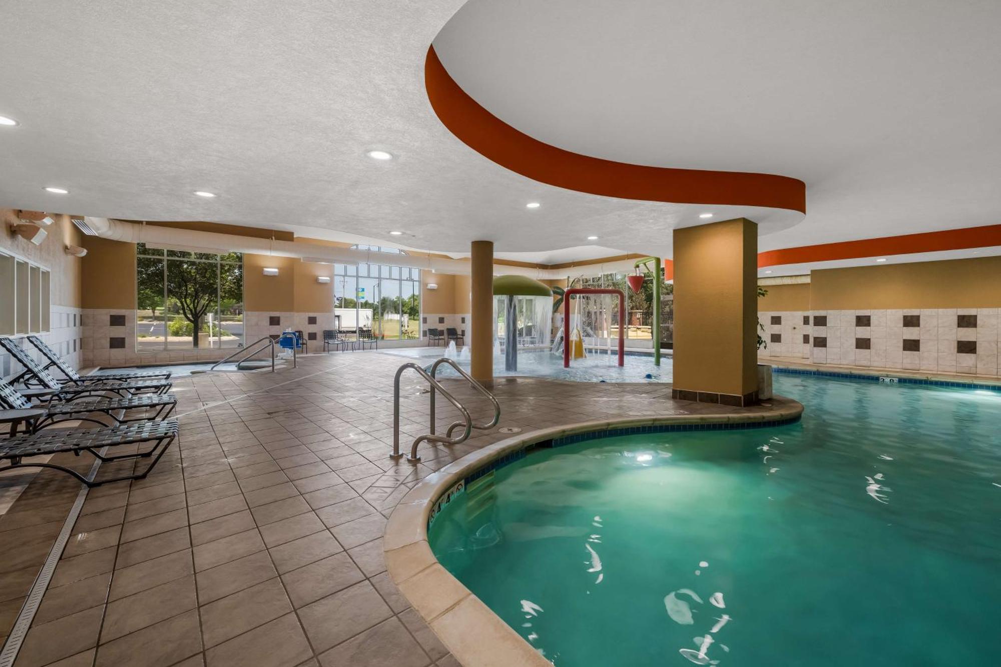 Hilton Garden Inn Рокфорд Экстерьер фото