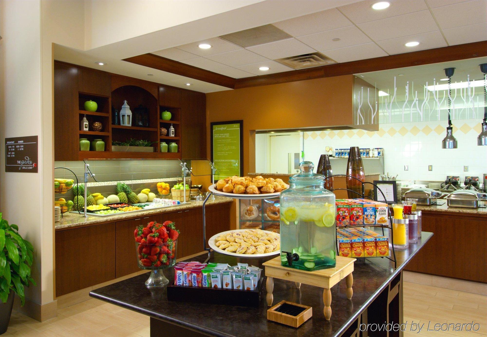 Hilton Garden Inn Рокфорд Экстерьер фото