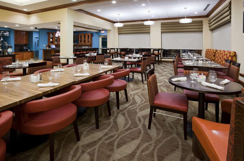 Hilton Garden Inn Рокфорд Ресторан фото