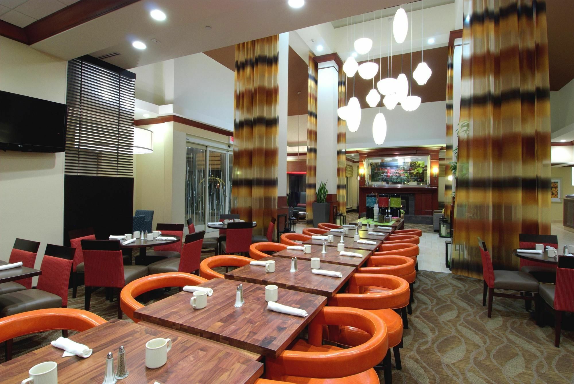 Hilton Garden Inn Рокфорд Экстерьер фото